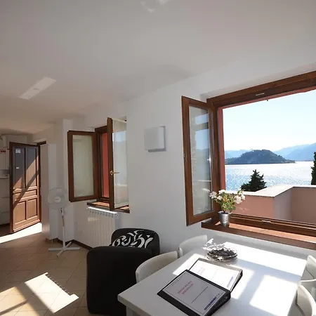 Leonardo House 3 Apartamento Varenna