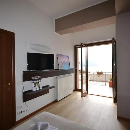 Leonardo House 3 Apartamento Varenna
